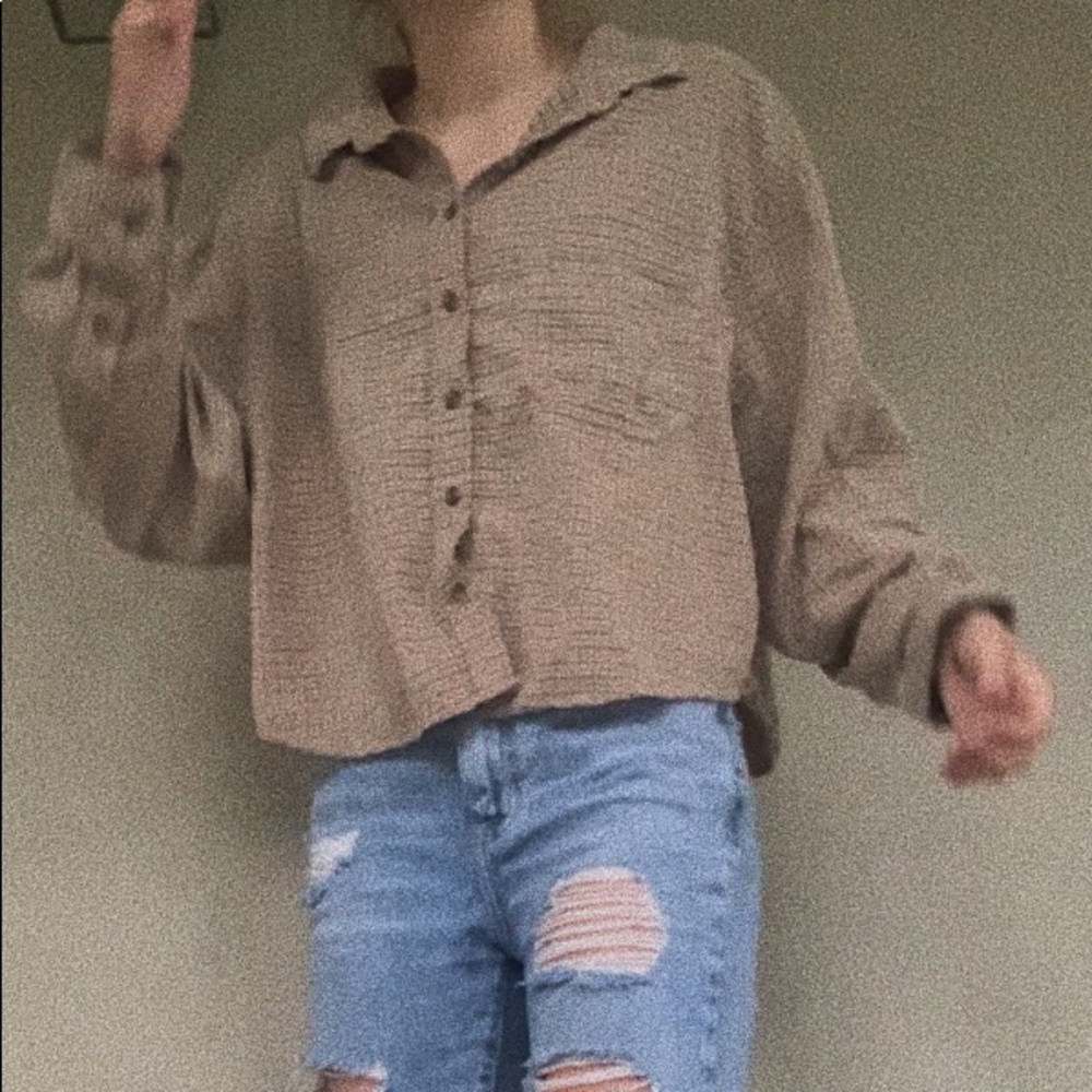 Neutral toned cropped flannel!
